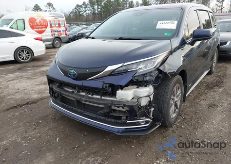 2021 Toyota Sienna Xle z USA, uszkodzony, nr VIN 5TDJSKFC1MS022314